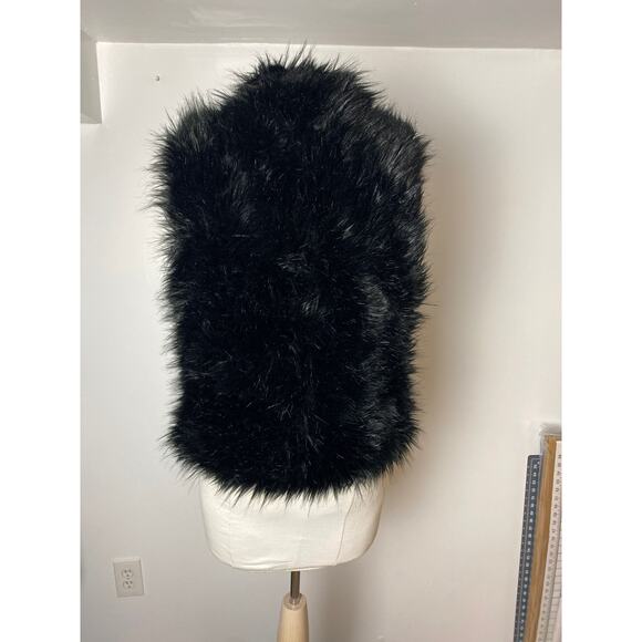 Forever 21 Black Faux Fur 2 clasp Vest Women's Size L - Picture 3 of 12